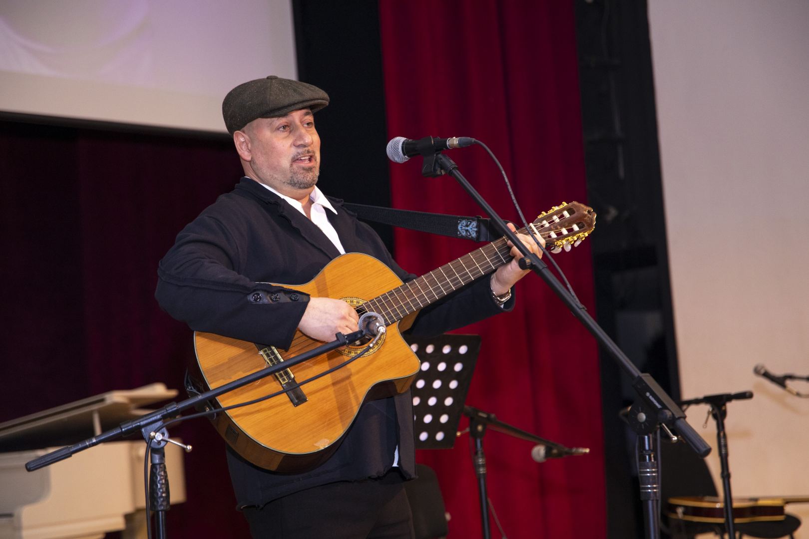 Голос с хрипотцой, а песни, словно порывистый ветер… - В Баку отметили юбилей Владимира Высоцкого (ФОТО)