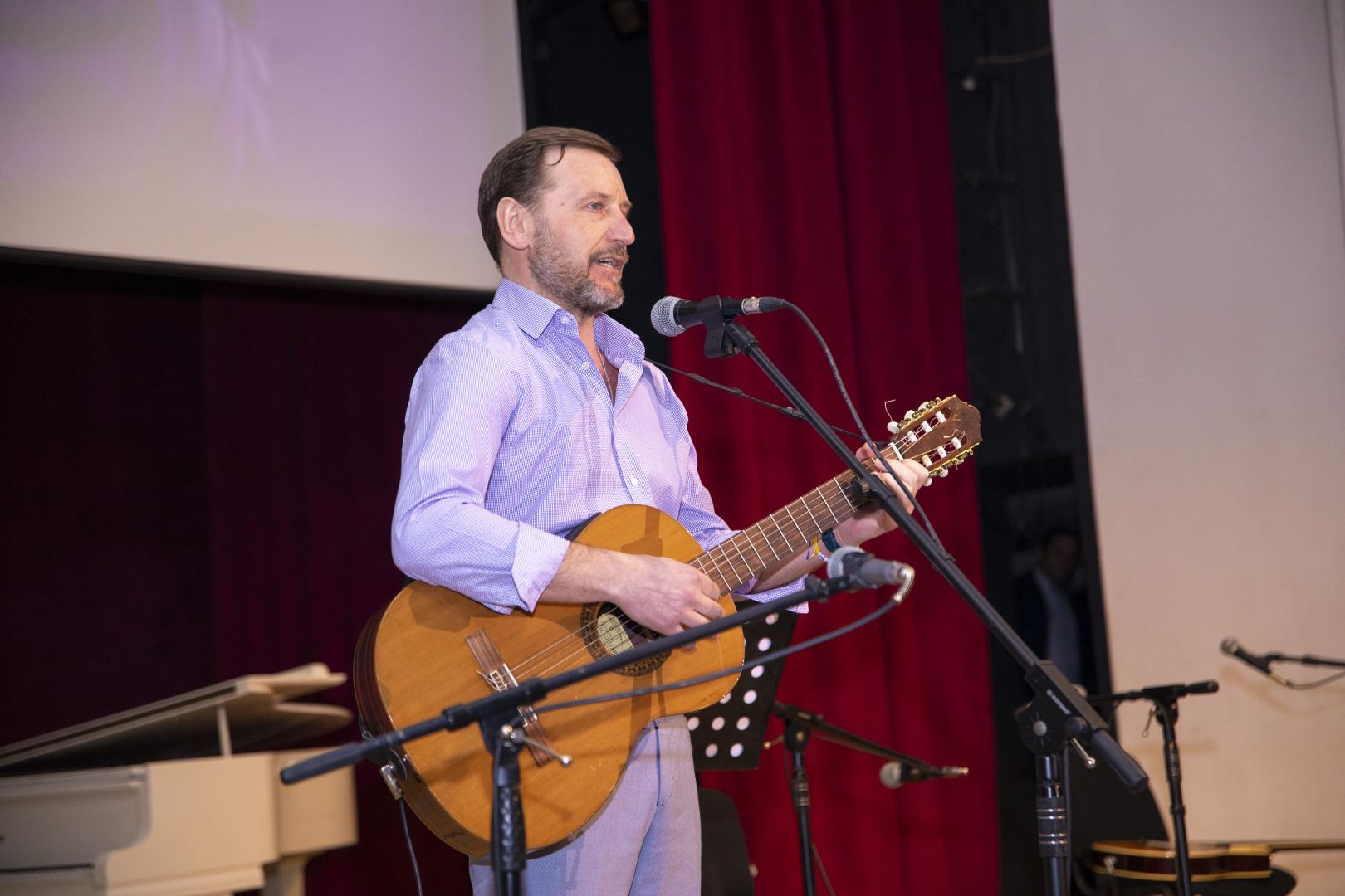 Голос с хрипотцой, а песни, словно порывистый ветер… - В Баку отметили юбилей Владимира Высоцкого (ФОТО)