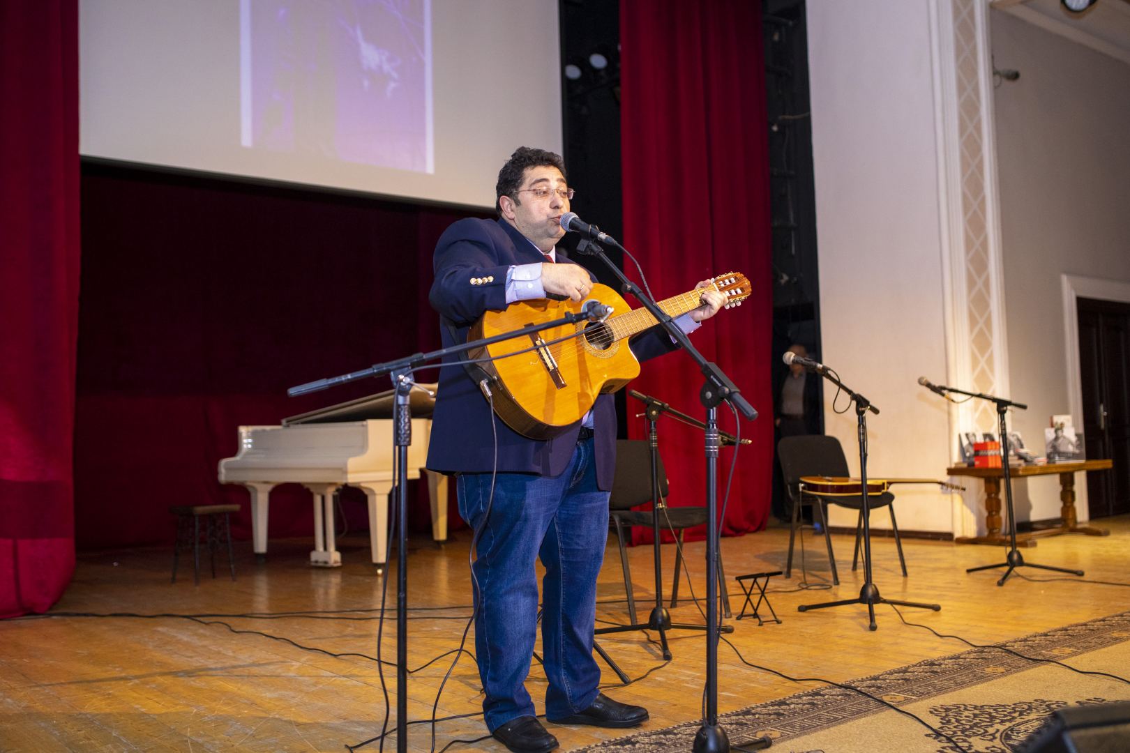 Голос с хрипотцой, а песни, словно порывистый ветер… - В Баку отметили юбилей Владимира Высоцкого (ФОТО)