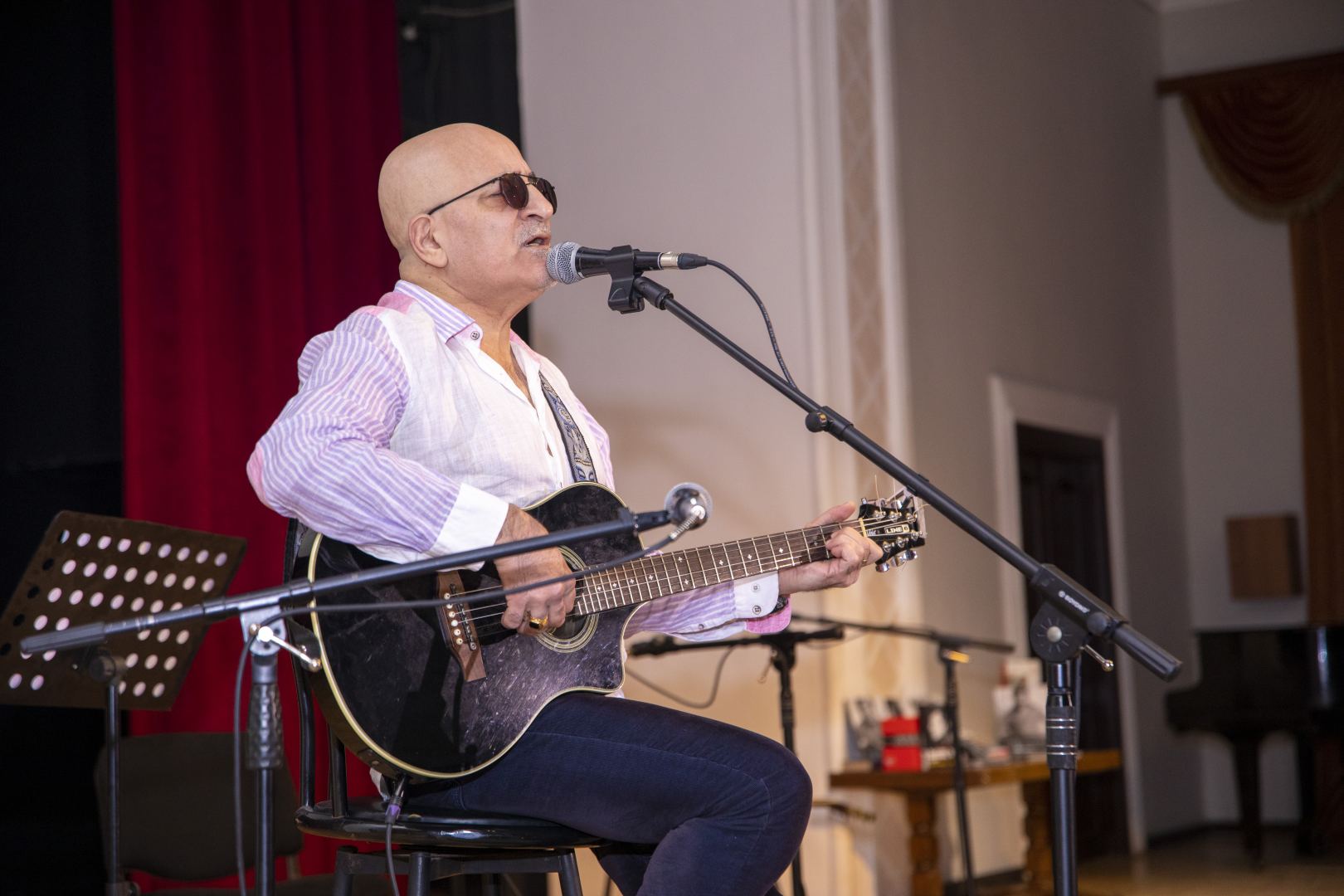 Голос с хрипотцой, а песни, словно порывистый ветер… - В Баку отметили юбилей Владимира Высоцкого (ФОТО)