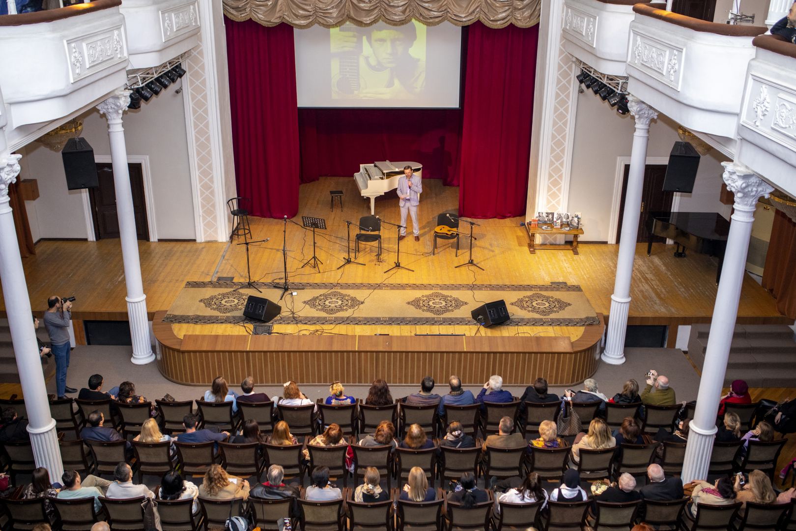 Голос с хрипотцой, а песни, словно порывистый ветер… - В Баку отметили юбилей Владимира Высоцкого (ФОТО)