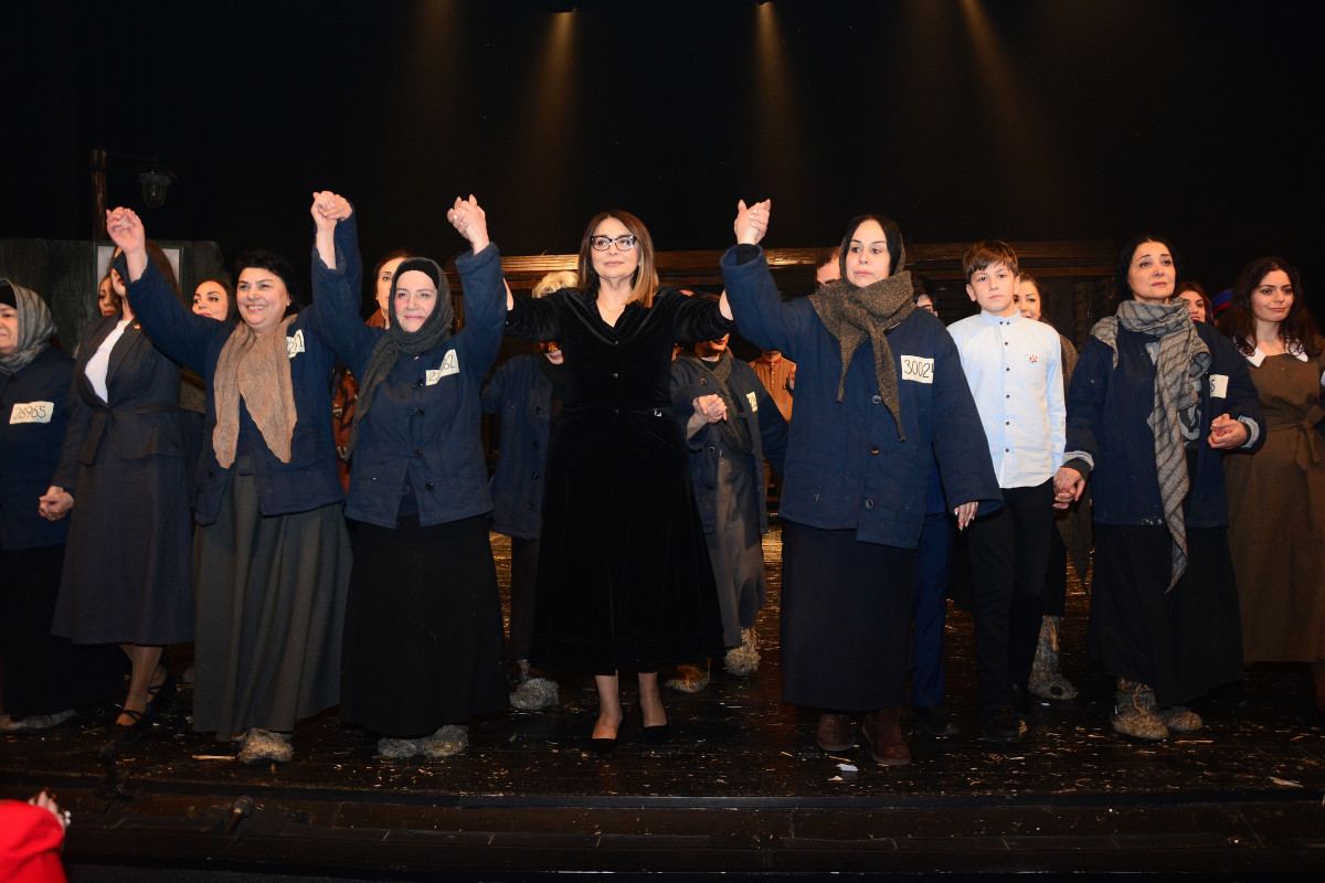 В Баку состоялся показ спектакля "Имя кода – V.X.A – (Жены врагов народа)" (ФОТО)