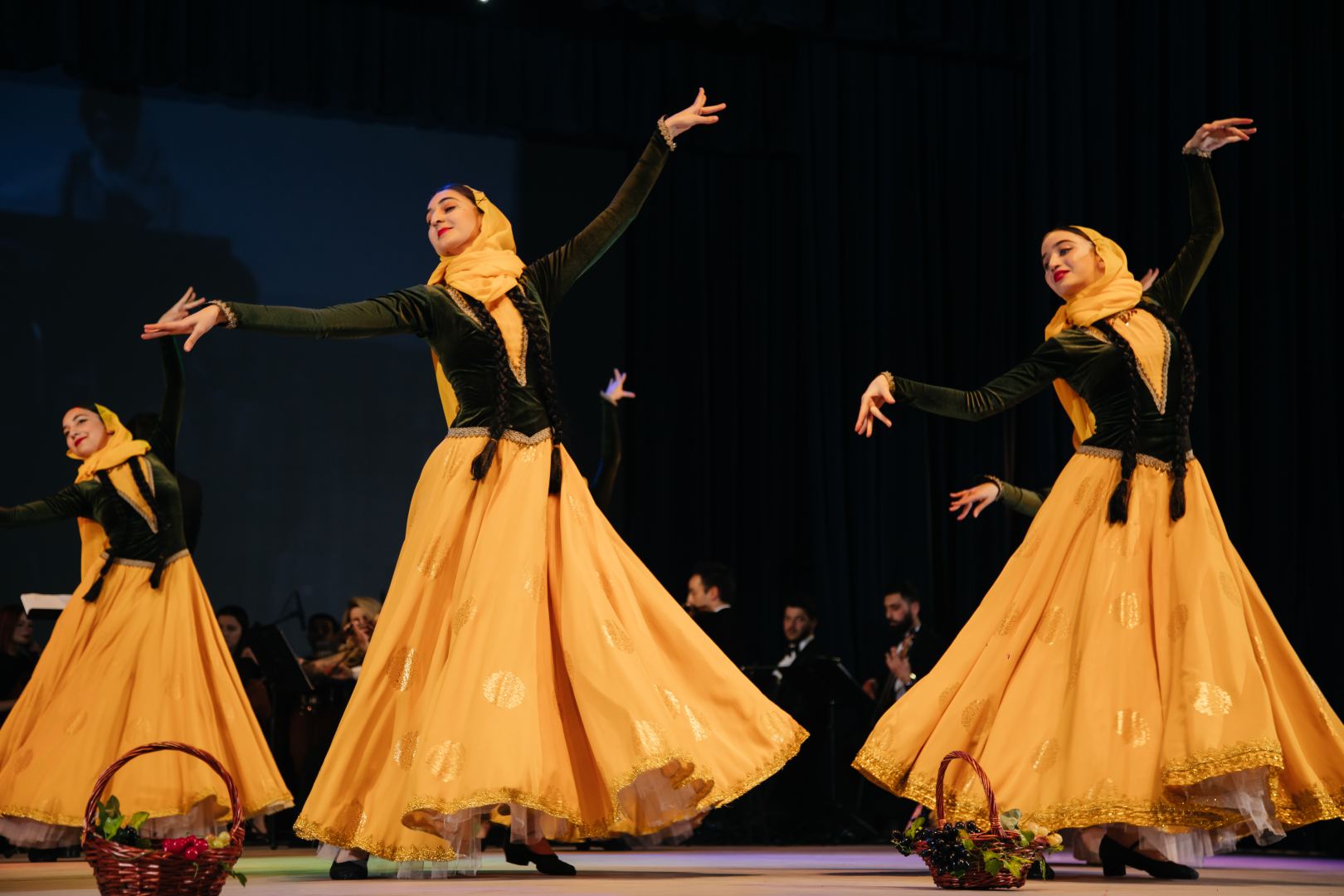 125-летие кинематографа Азербайджана отметили мультимедийным шоу с песнями и танцами (ВИДЕО, ФОТО)