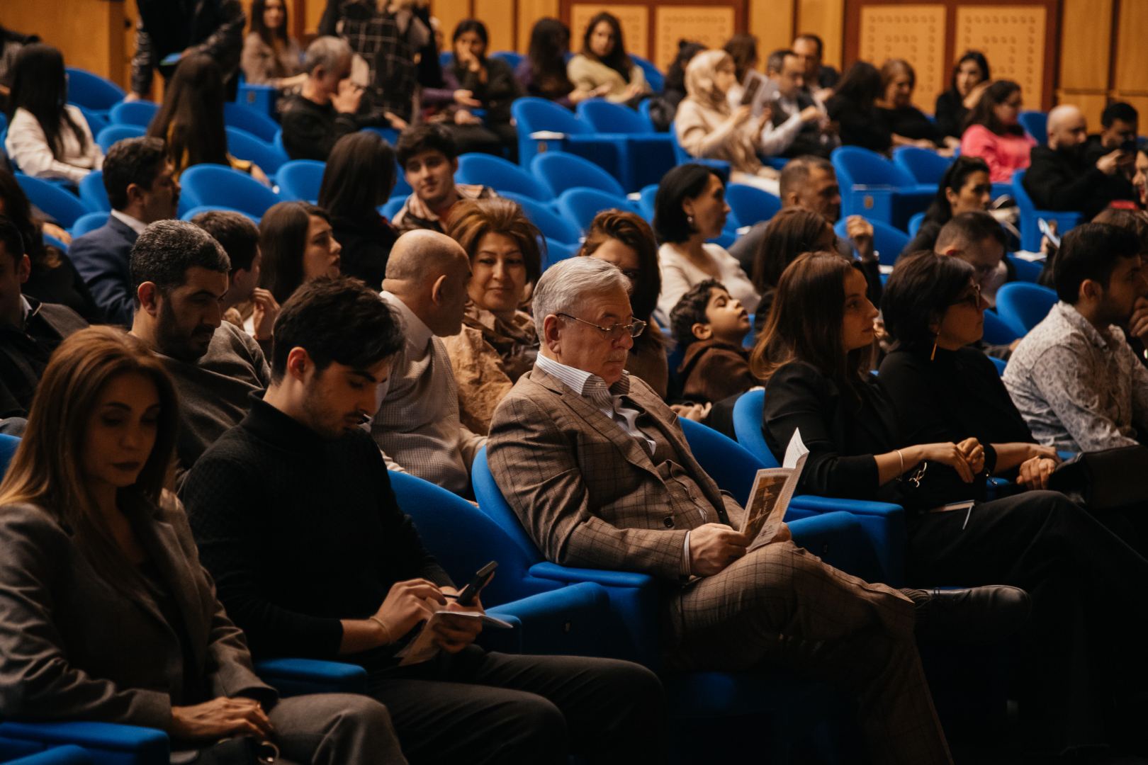 125-летие кинематографа Азербайджана отметили мультимедийным шоу с песнями и танцами (ВИДЕО, ФОТО)