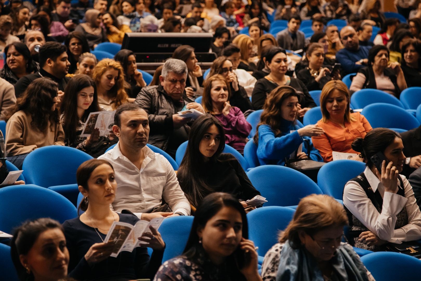 125-летие кинематографа Азербайджана отметили мультимедийным шоу с песнями и танцами (ВИДЕО, ФОТО)