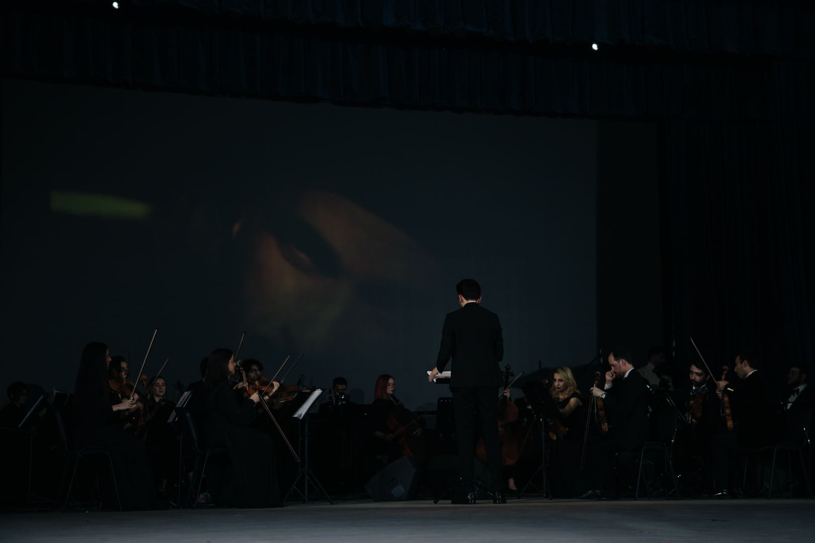 125-летие кинематографа Азербайджана отметили мультимедийным шоу с песнями и танцами (ВИДЕО, ФОТО)