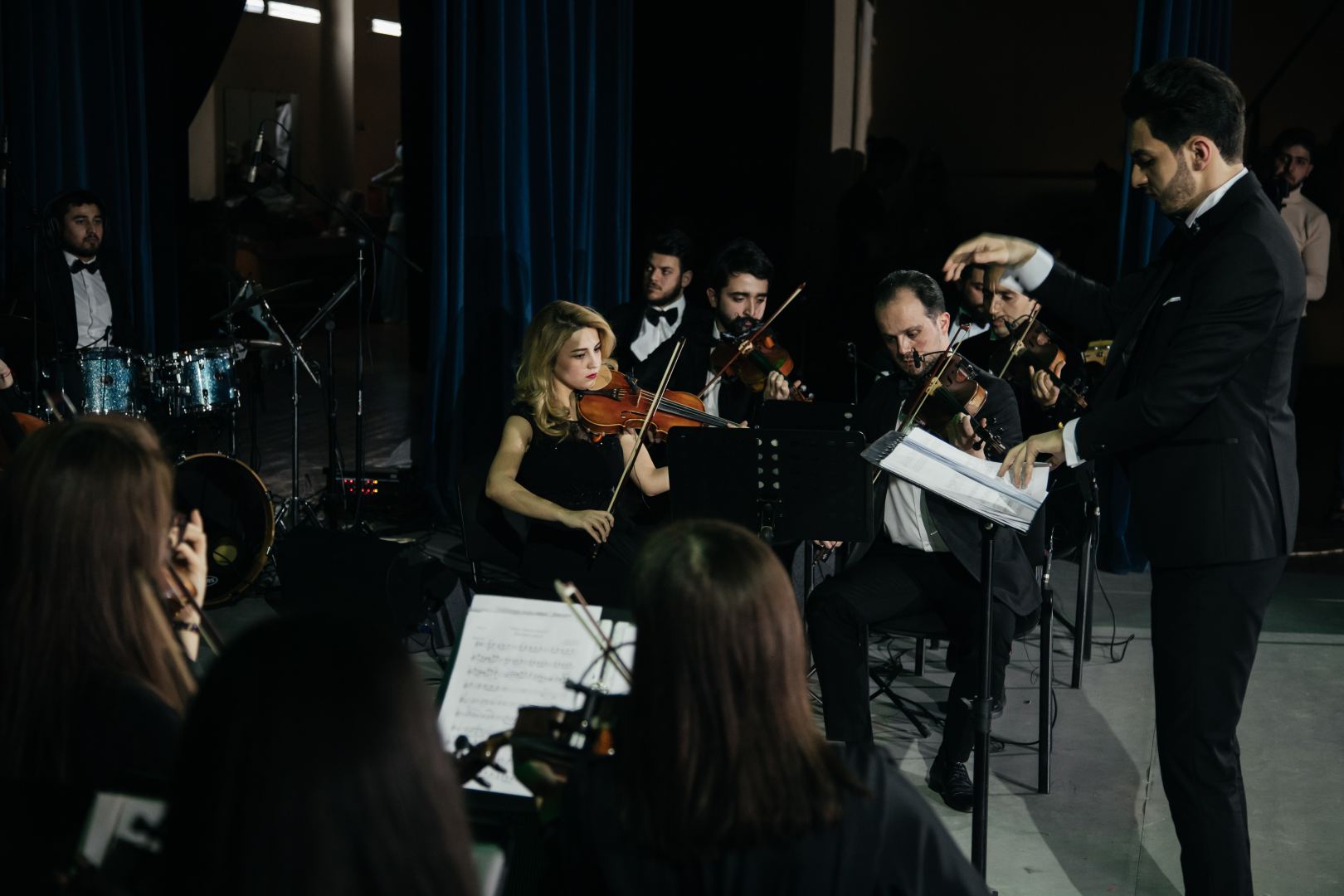 125-летие кинематографа Азербайджана отметили мультимедийным шоу с песнями и танцами (ВИДЕО, ФОТО)