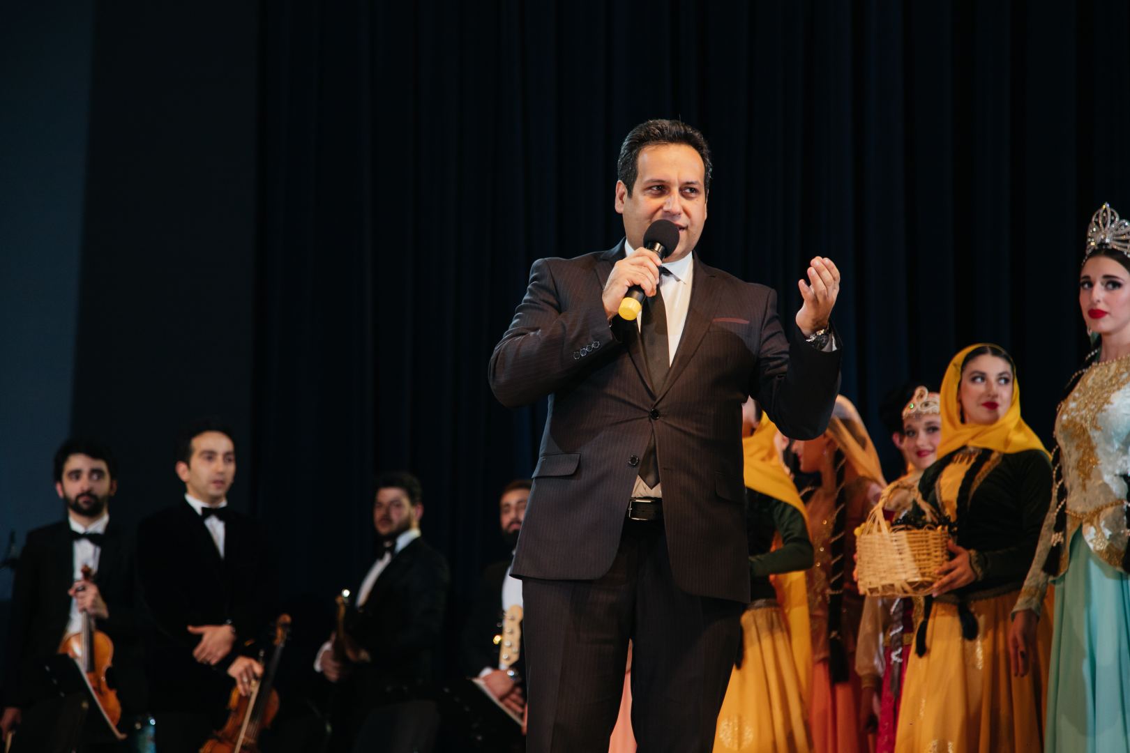 125-летие кинематографа Азербайджана отметили мультимедийным шоу с песнями и танцами (ВИДЕО, ФОТО)