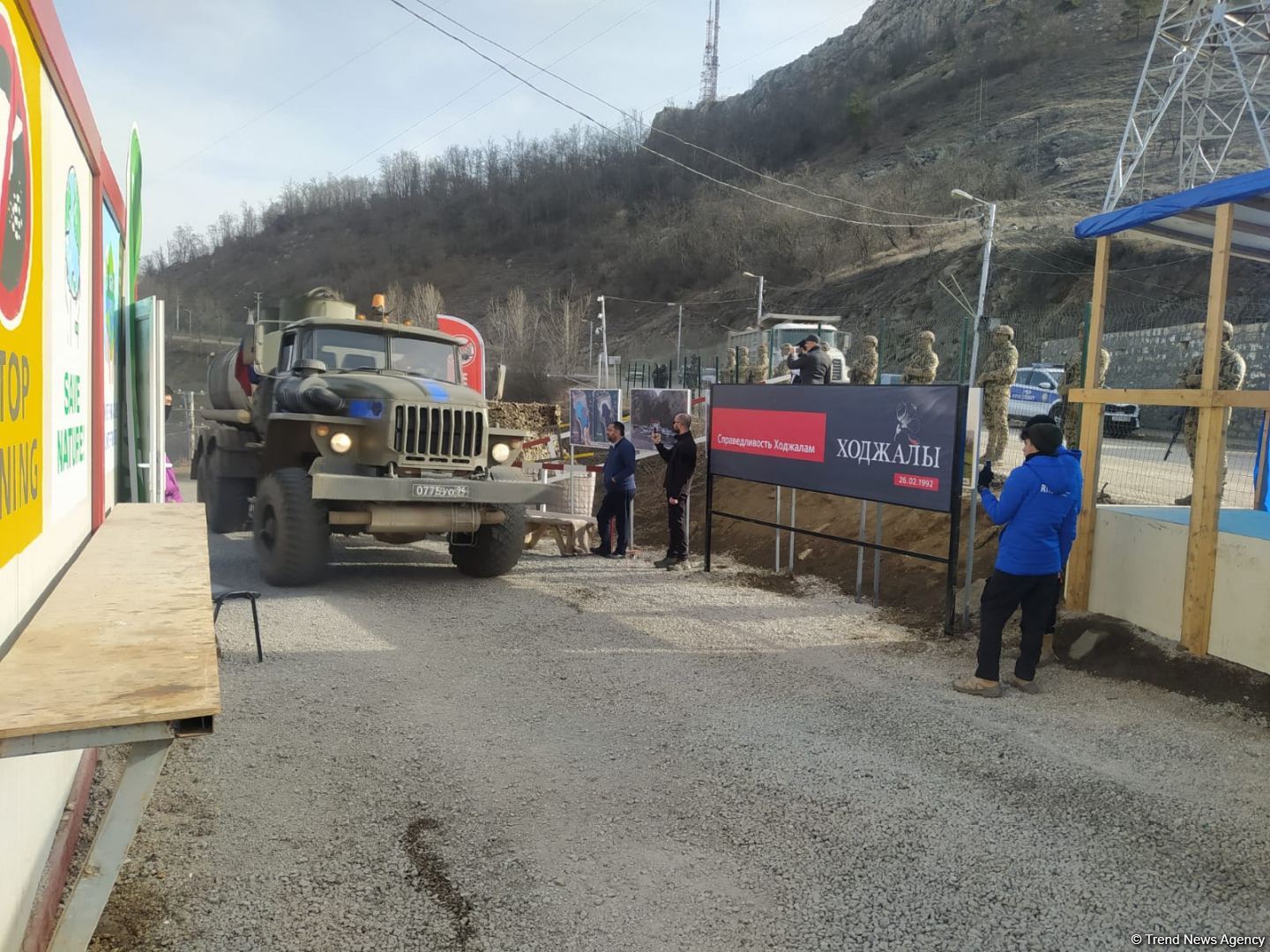 По Лачинской дороге беспрепятственно проехала автоколонна РМК (ФОТО)