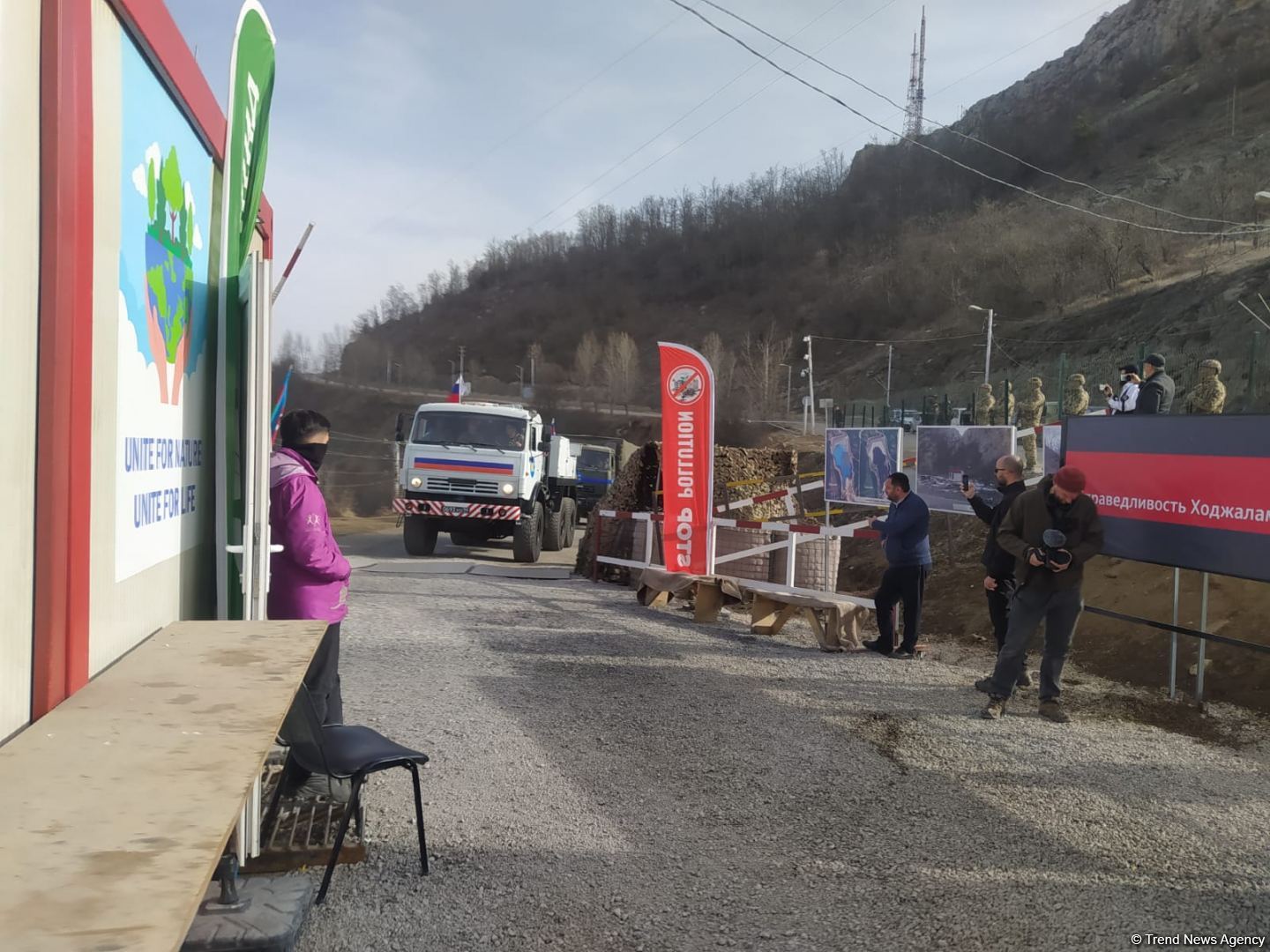 По Лачинской дороге беспрепятственно проехала автоколонна РМК (ФОТО)