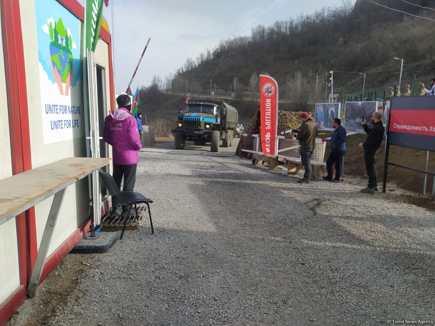 По Лачинской дороге беспрепятственно проехала автоколонна РМК (ФОТО)