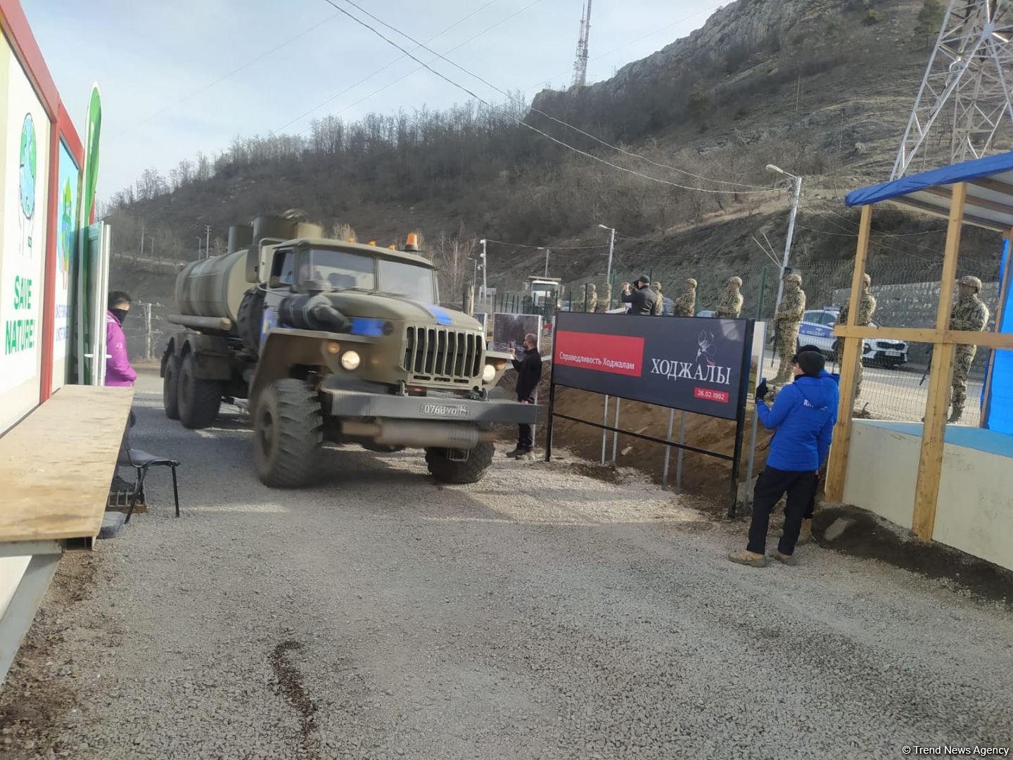 По Лачинской дороге беспрепятственно проехала автоколонна РМК (ФОТО)