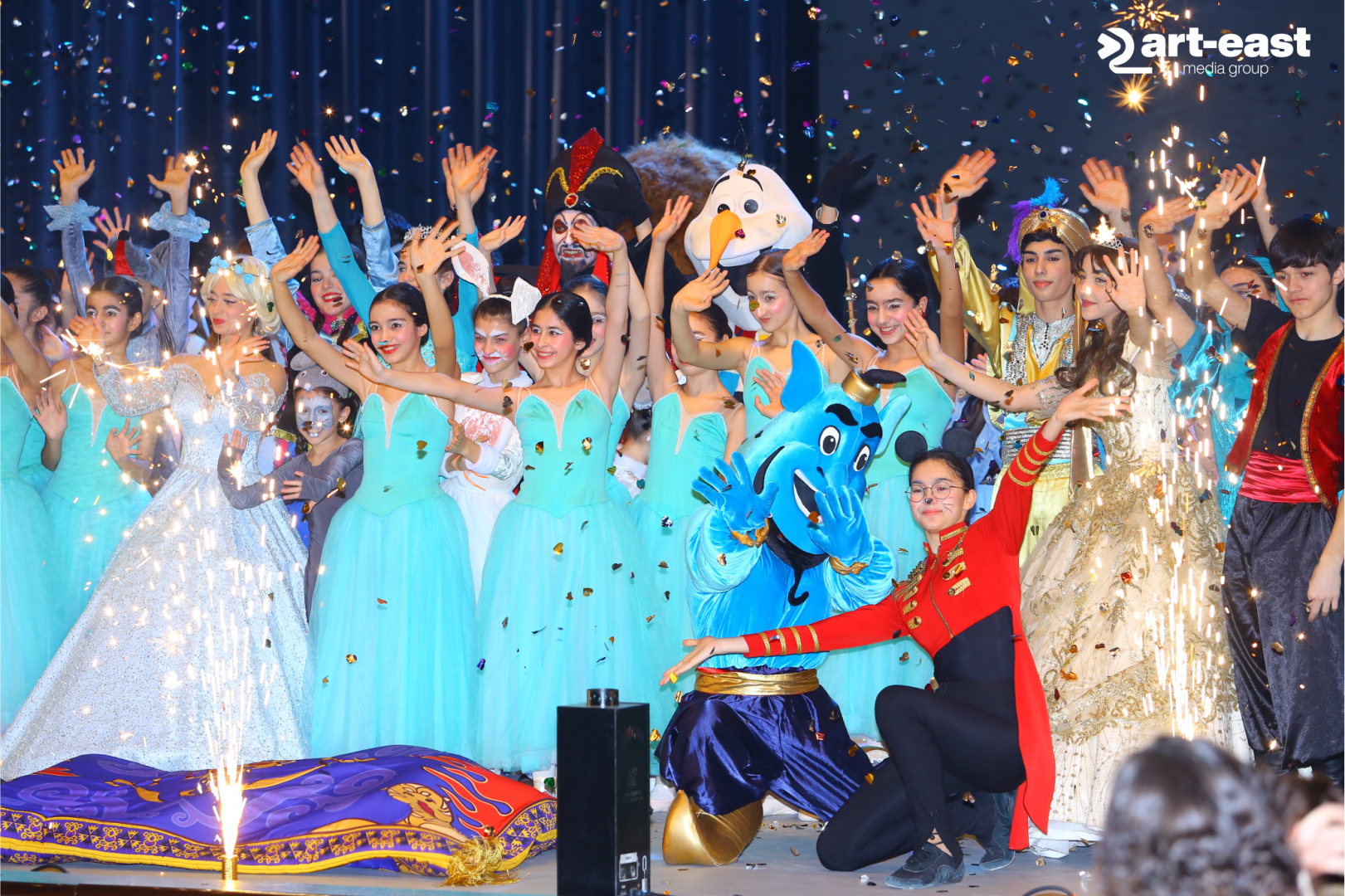 В Баку представлено  мультимедийное шоу "Дисней" с героями сказок и мультфильмов (ВИДЕО, ФОТО)