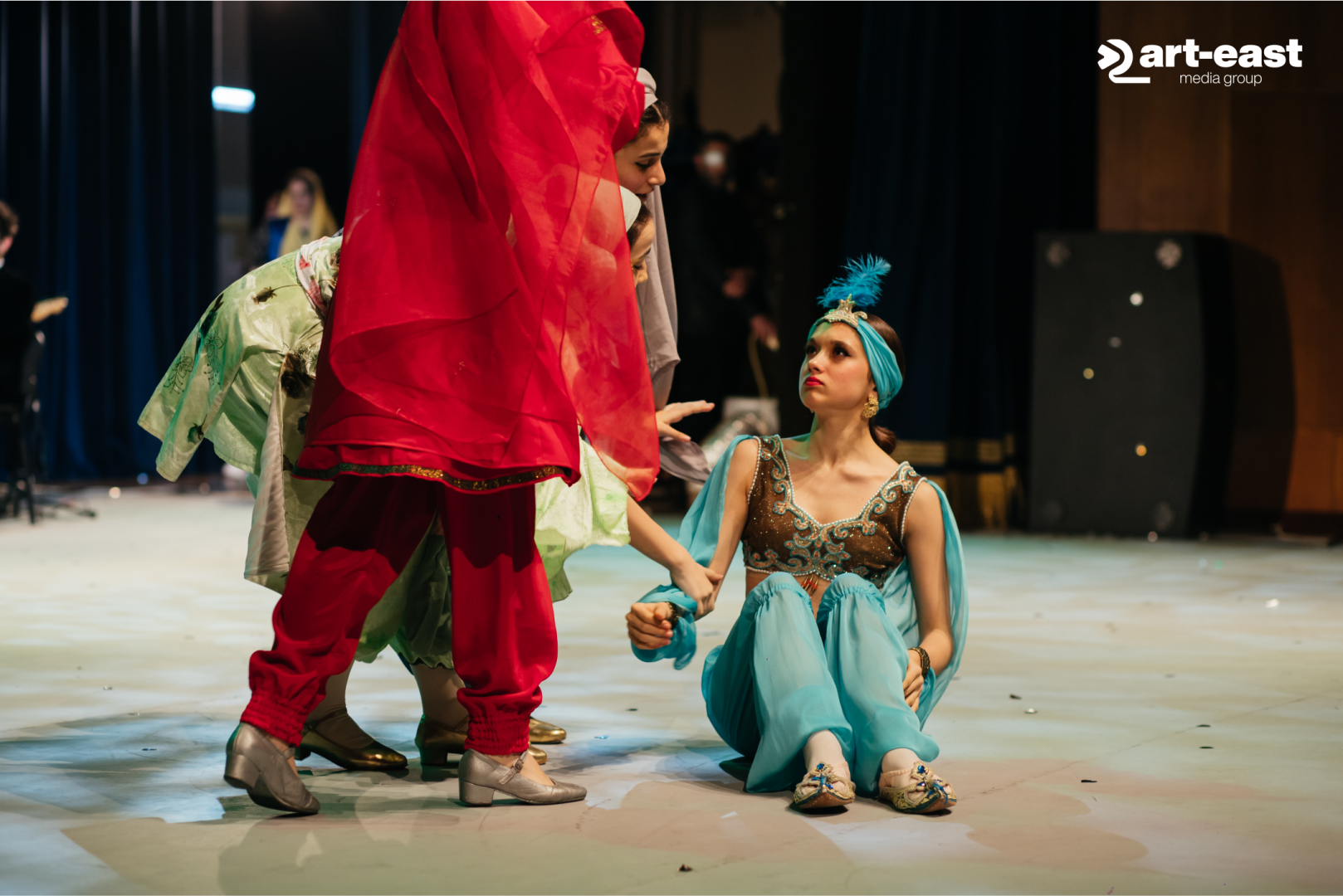 В Баку представлено  мультимедийное шоу "Дисней" с героями сказок и мультфильмов (ВИДЕО, ФОТО)