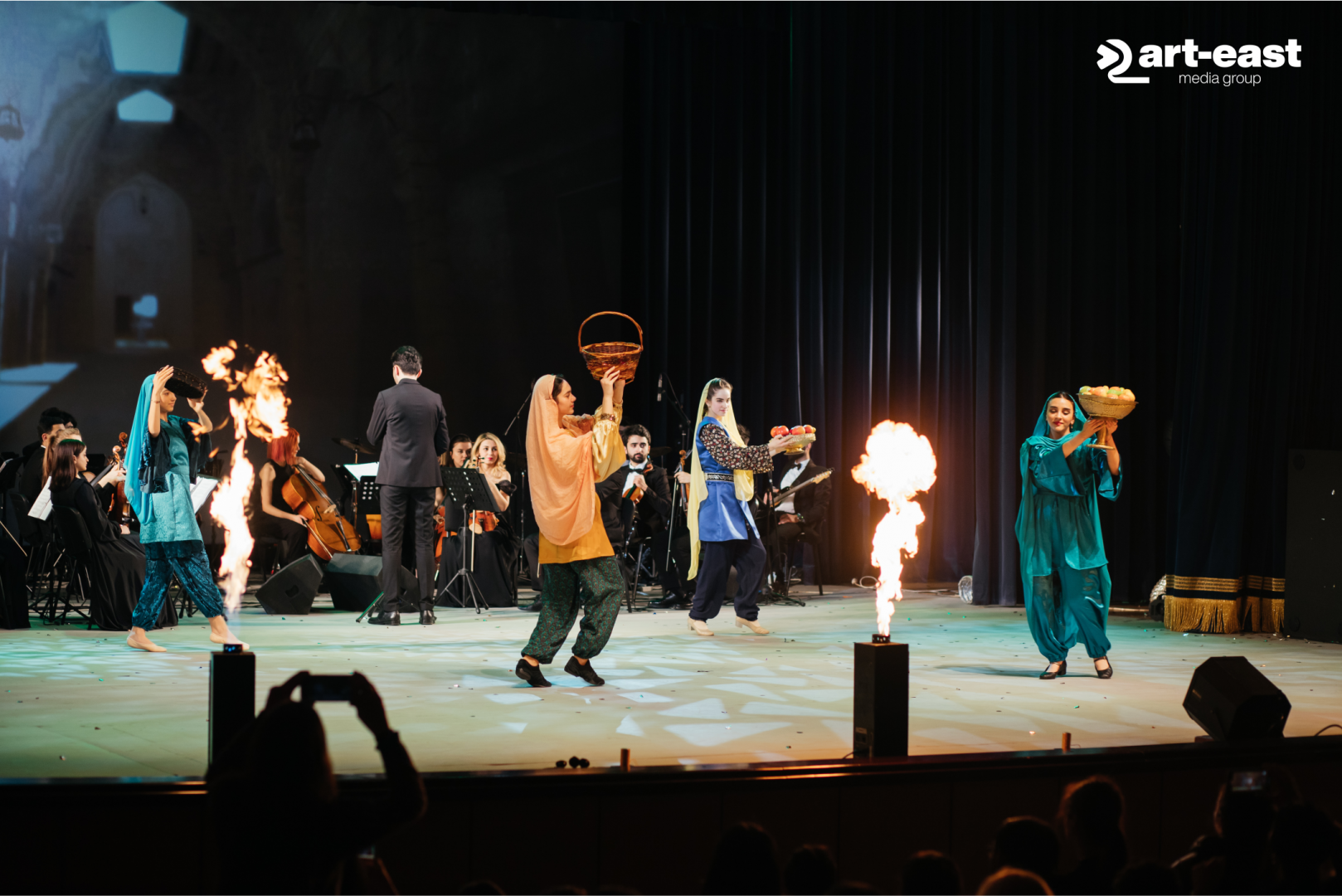 В Баку представлено  мультимедийное шоу "Дисней" с героями сказок и мультфильмов (ВИДЕО, ФОТО)