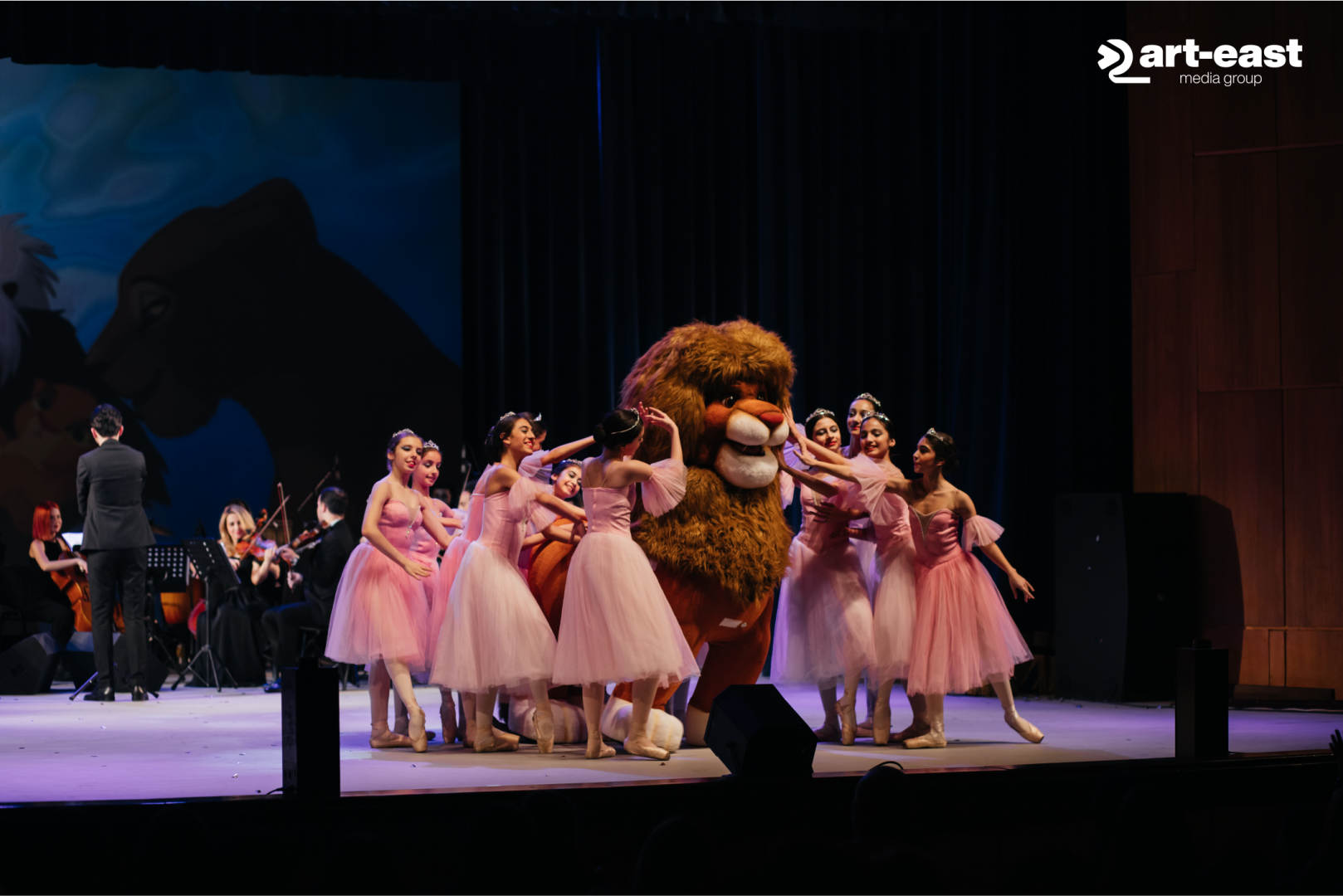 В Баку представлено  мультимедийное шоу "Дисней" с героями сказок и мультфильмов (ВИДЕО, ФОТО)