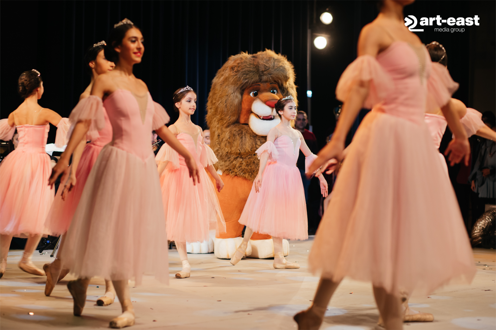 В Баку представлено  мультимедийное шоу "Дисней" с героями сказок и мультфильмов (ВИДЕО, ФОТО)