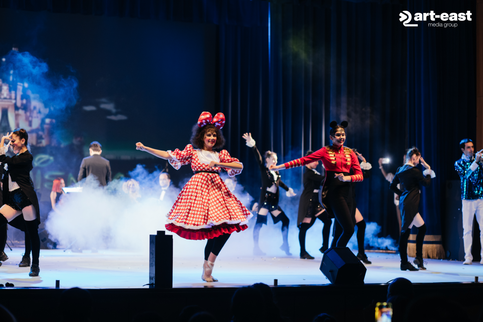 В Баку представлено  мультимедийное шоу "Дисней" с героями сказок и мультфильмов (ВИДЕО, ФОТО)