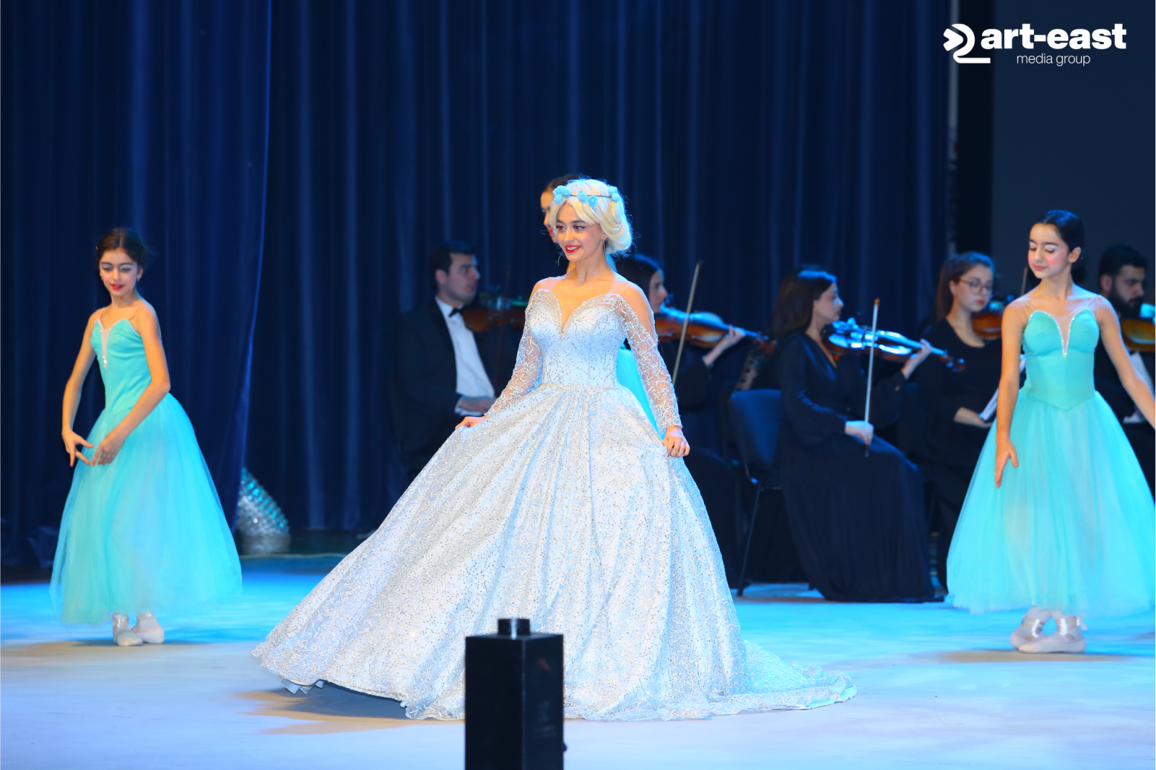 В Баку представлено  мультимедийное шоу "Дисней" с героями сказок и мультфильмов (ВИДЕО, ФОТО)