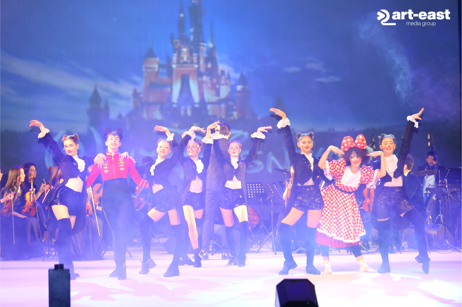 В Баку представлено  мультимедийное шоу "Дисней" с героями сказок и мультфильмов (ВИДЕО, ФОТО)