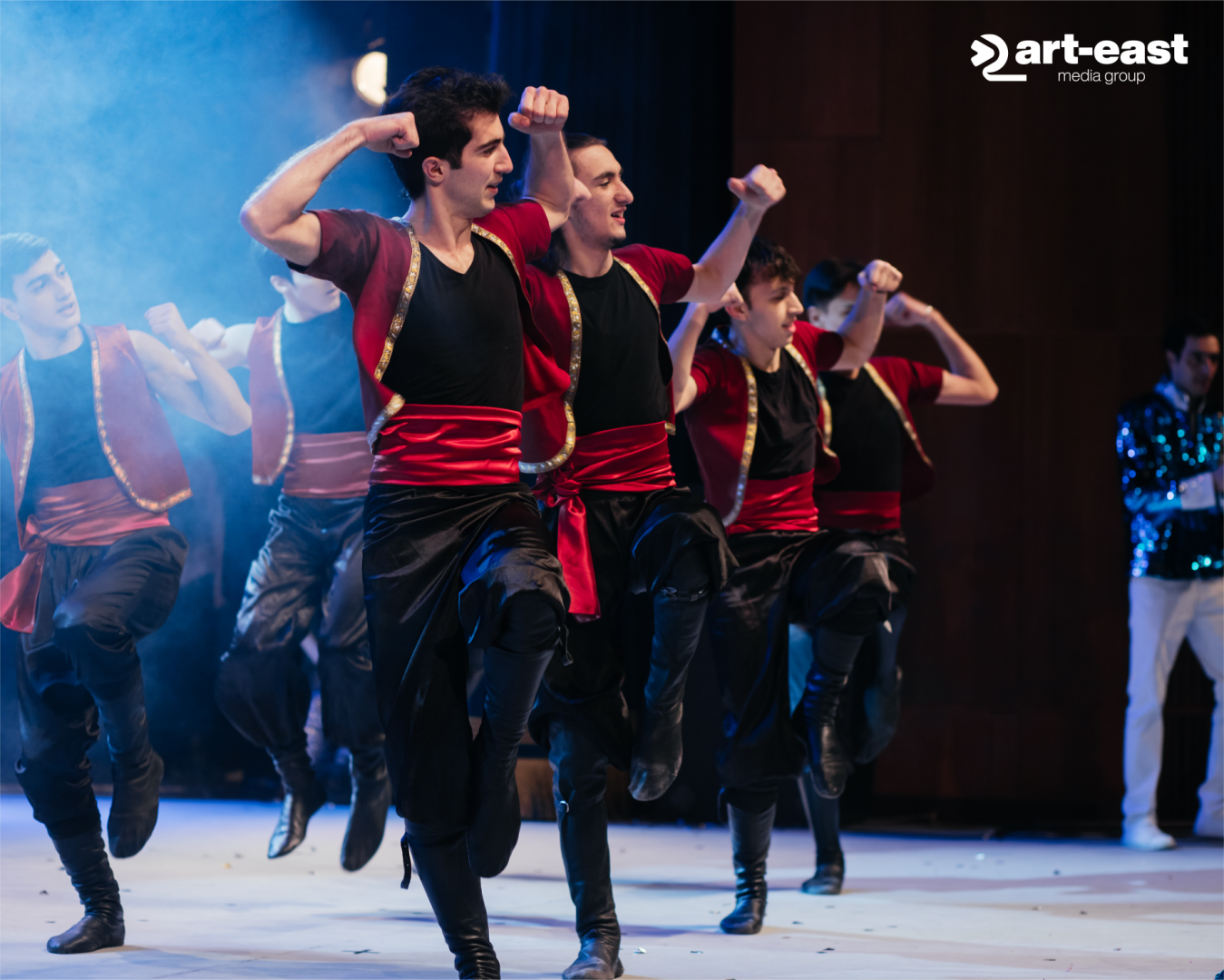 В Баку представлено  мультимедийное шоу "Дисней" с героями сказок и мультфильмов (ВИДЕО, ФОТО)