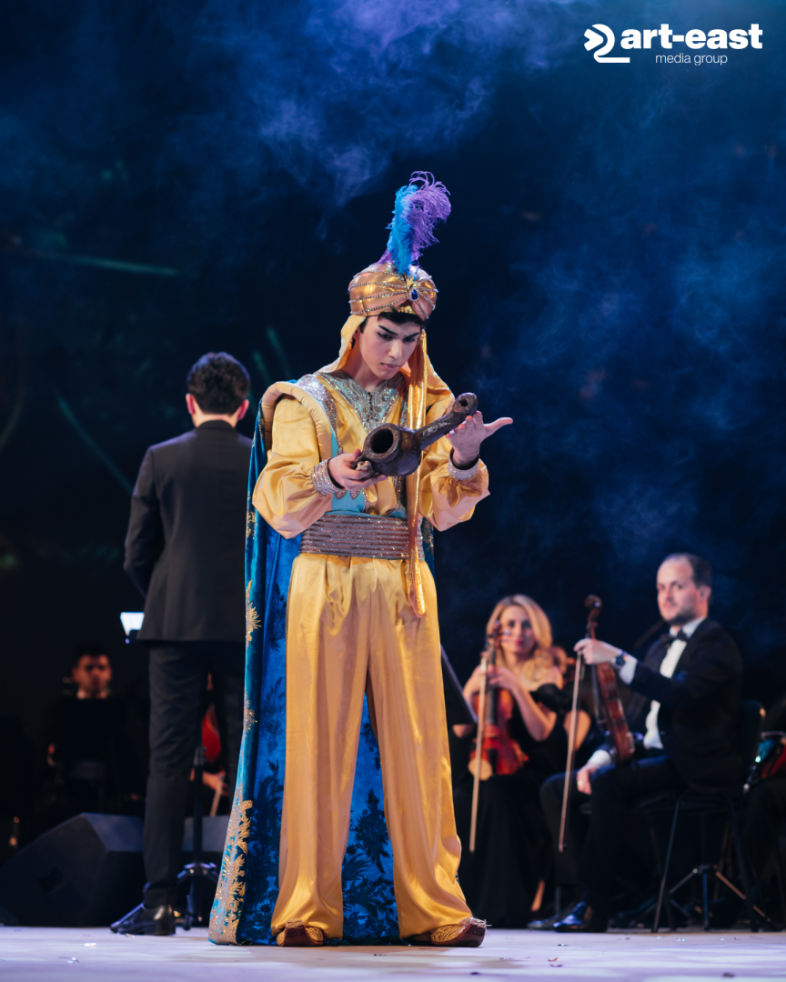 В Баку представлено  мультимедийное шоу "Дисней" с героями сказок и мультфильмов (ВИДЕО, ФОТО)