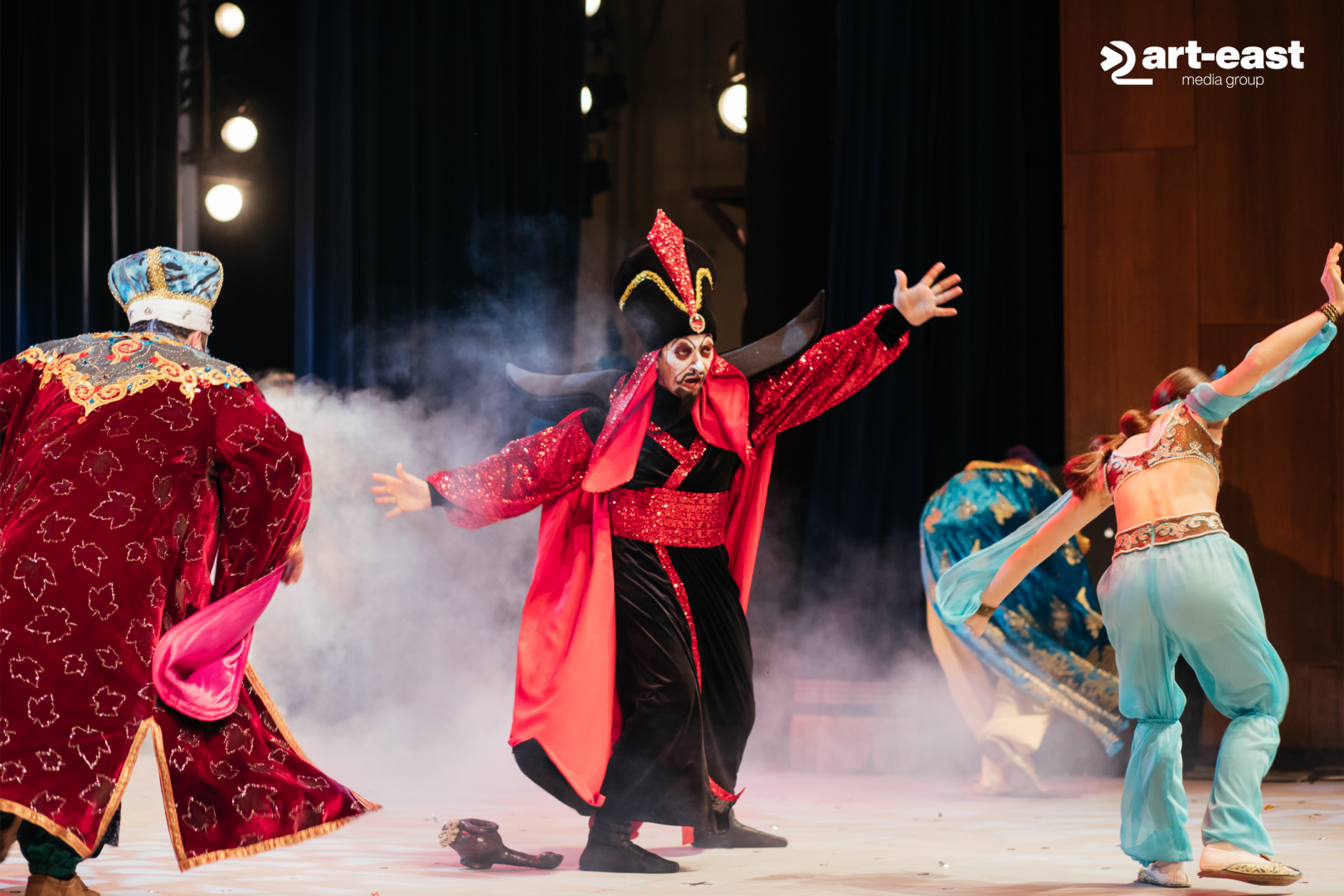 В Баку представлено  мультимедийное шоу "Дисней" с героями сказок и мультфильмов (ВИДЕО, ФОТО)