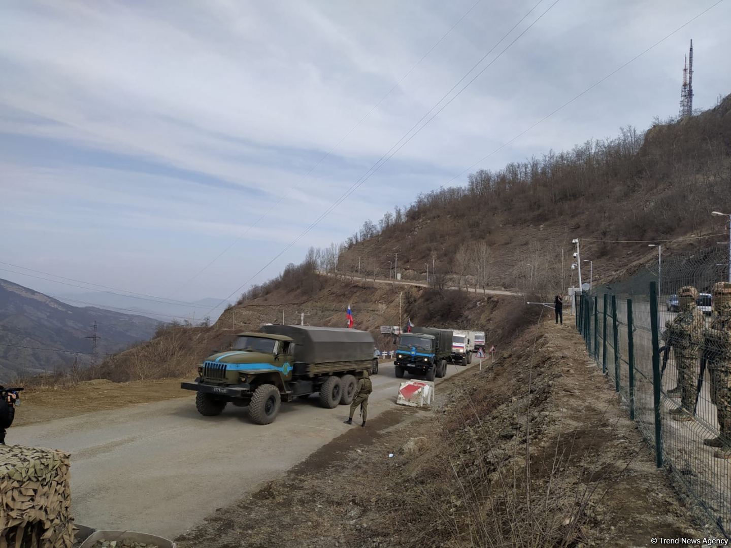 По Лачинской дороге беспрепятственно проехала очередная автоколонна РМК (ФОТО)