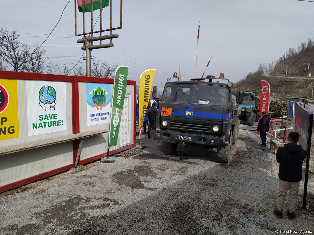 По Лачинской дороге беспрепятственно проехала автоколонна миротворцев (ФОТО)