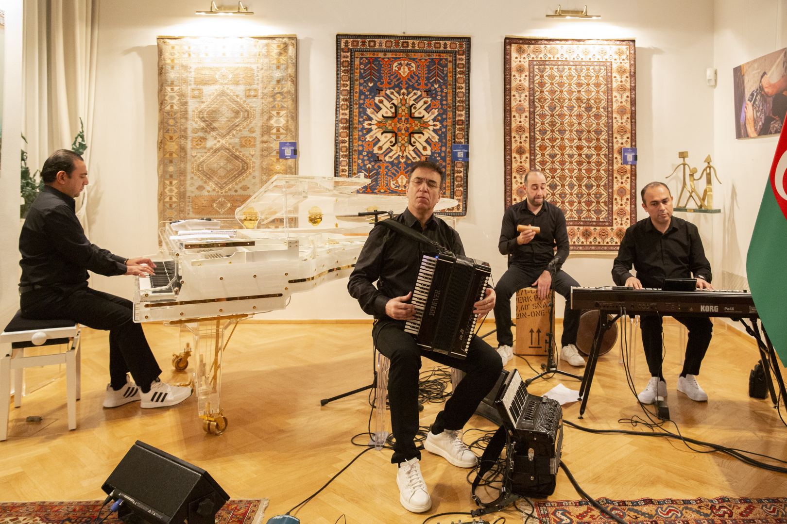 Азербайджанские ковры "Азерхалча" покоряют Австрию - праздничный вечер с музыкой и национальной кухней (ФОТО/ВИДЕО)