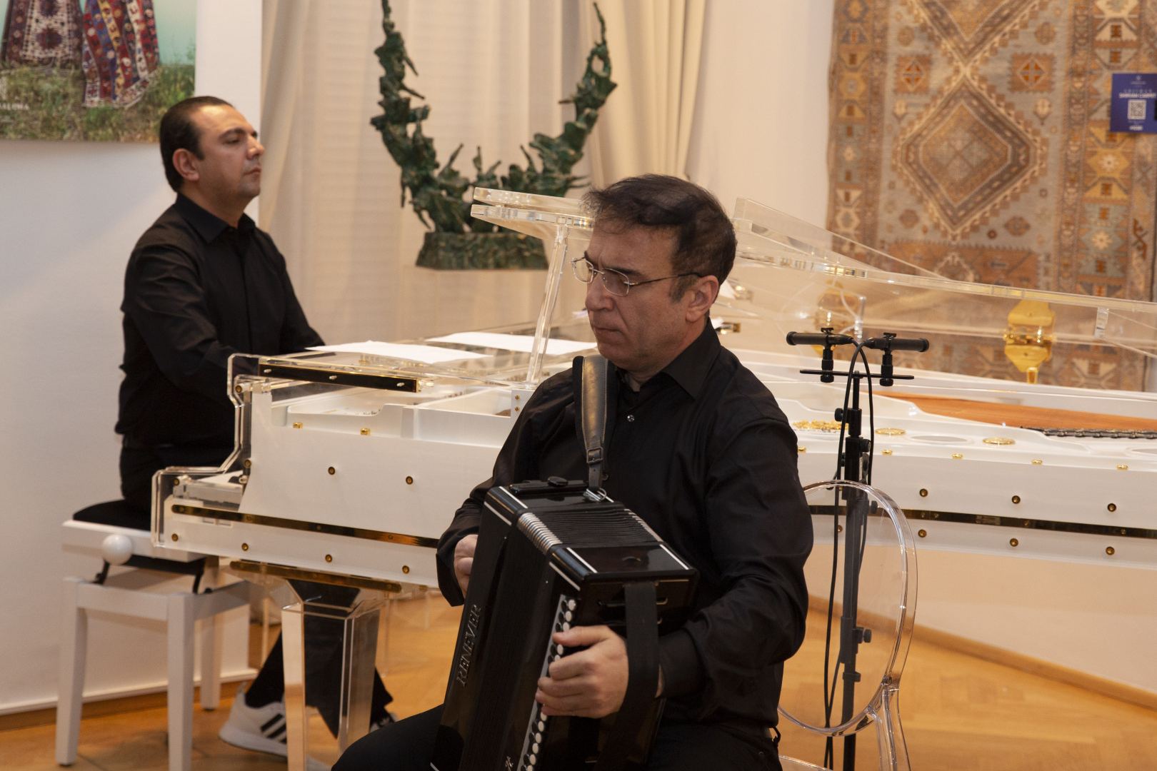 Азербайджанские ковры "Азерхалча" покоряют Австрию - праздничный вечер с музыкой и национальной кухней (ФОТО/ВИДЕО)