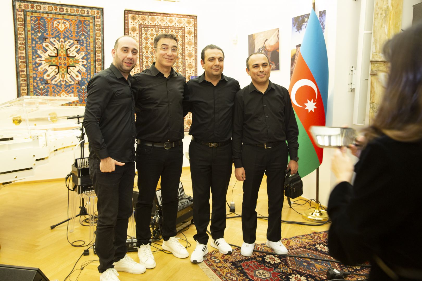 Азербайджанские ковры "Азерхалча" покоряют Австрию - праздничный вечер с музыкой и национальной кухней (ФОТО/ВИДЕО)