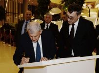 Президент Ирака Абдель Латиф Джамал Рашид ознакомился с Центром Гейдара Алиева (ФОТО)