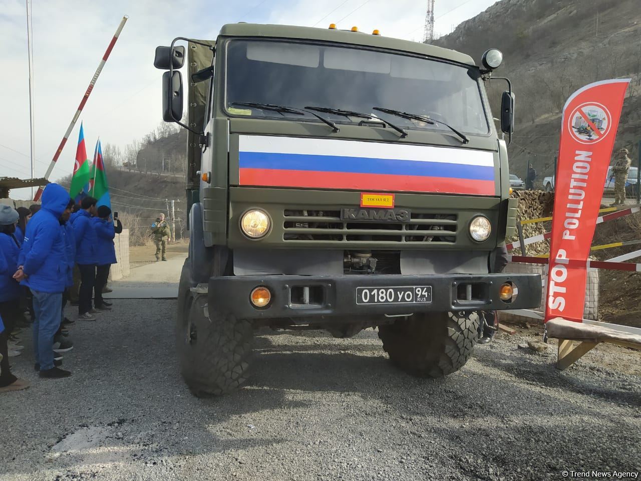 По Лачинской дороге беспрепятственно проехали 12 транспортных средств миротворцев (ФОТО)