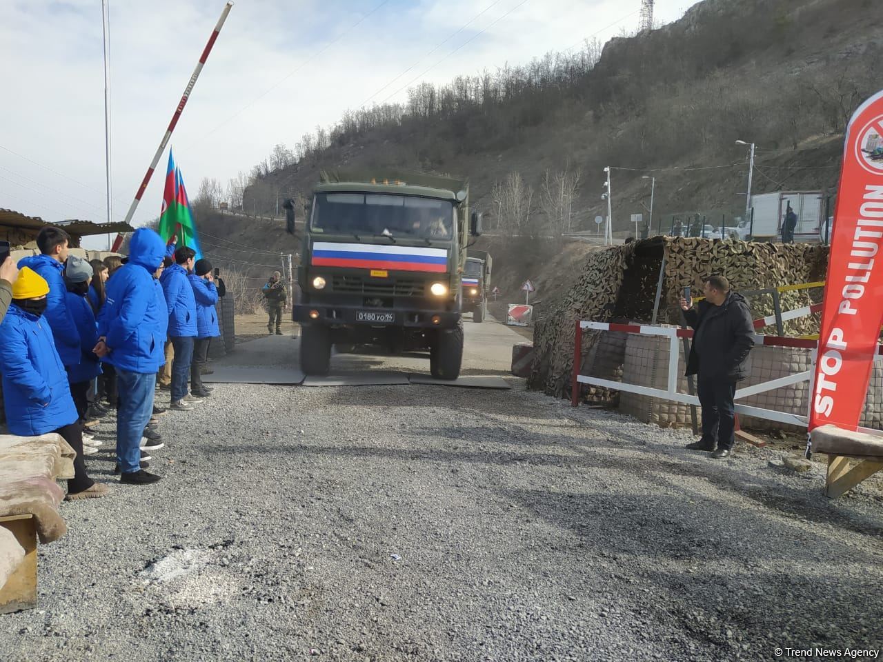 По Лачинской дороге беспрепятственно проехали 12 транспортных средств миротворцев (ФОТО)