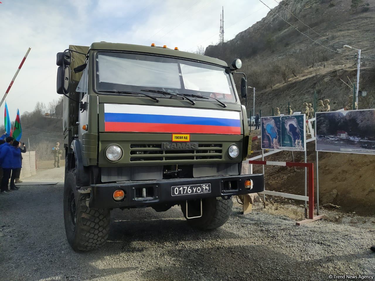 По Лачинской дороге беспрепятственно проехали 12 транспортных средств миротворцев (ФОТО)