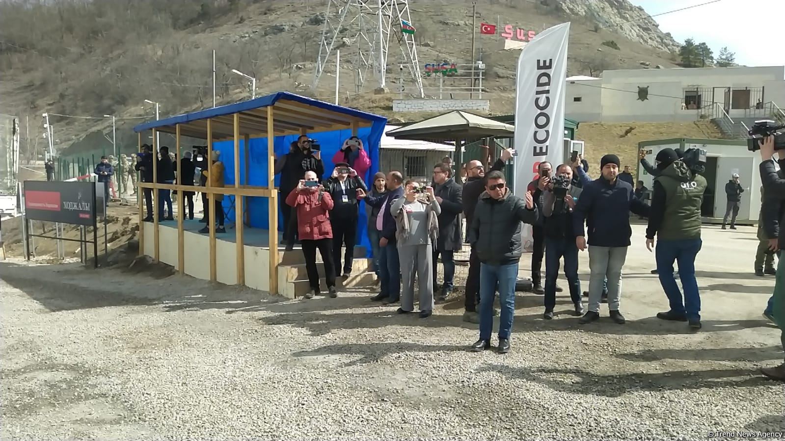 По Лачинской дороге беспрепятственно проехали еще 20 транспортных средств миротворцев (ФОТО)