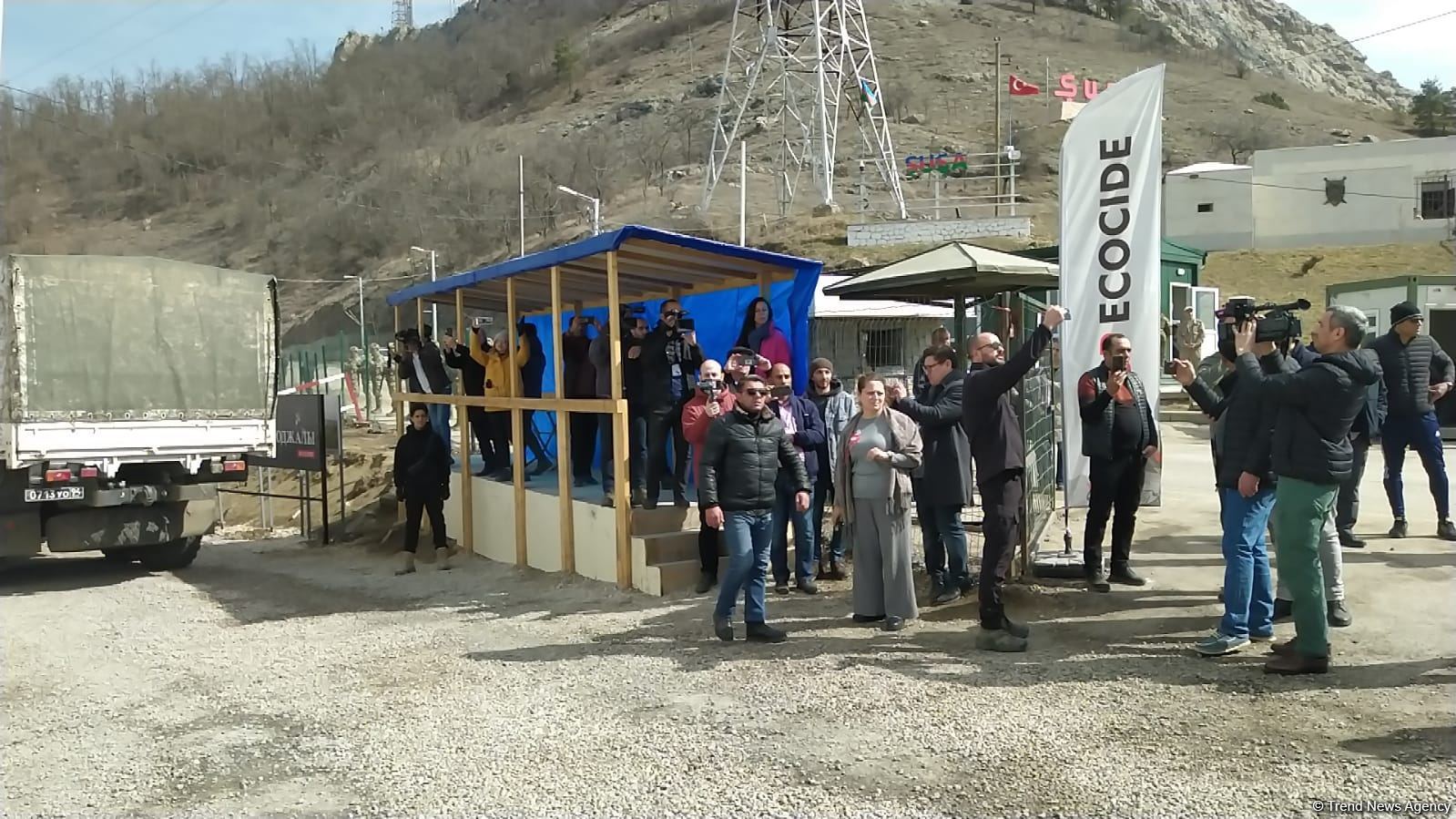 По Лачинской дороге беспрепятственно проехали еще 20 транспортных средств миротворцев (ФОТО)