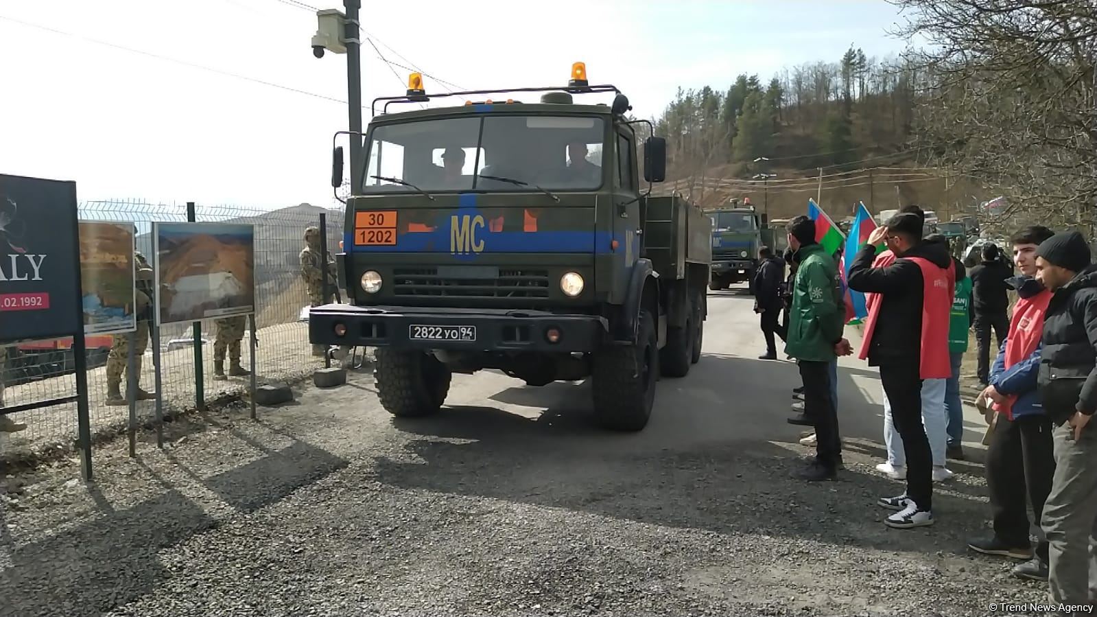 По Лачинской дороге беспрепятственно проехали еще 20 транспортных средств миротворцев (ФОТО)