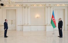 Президент Ильхам Алиев принял верительные грамоты новоназначенного посла Болгарии в Азербайджане (ФОТО/ВИДЕО)