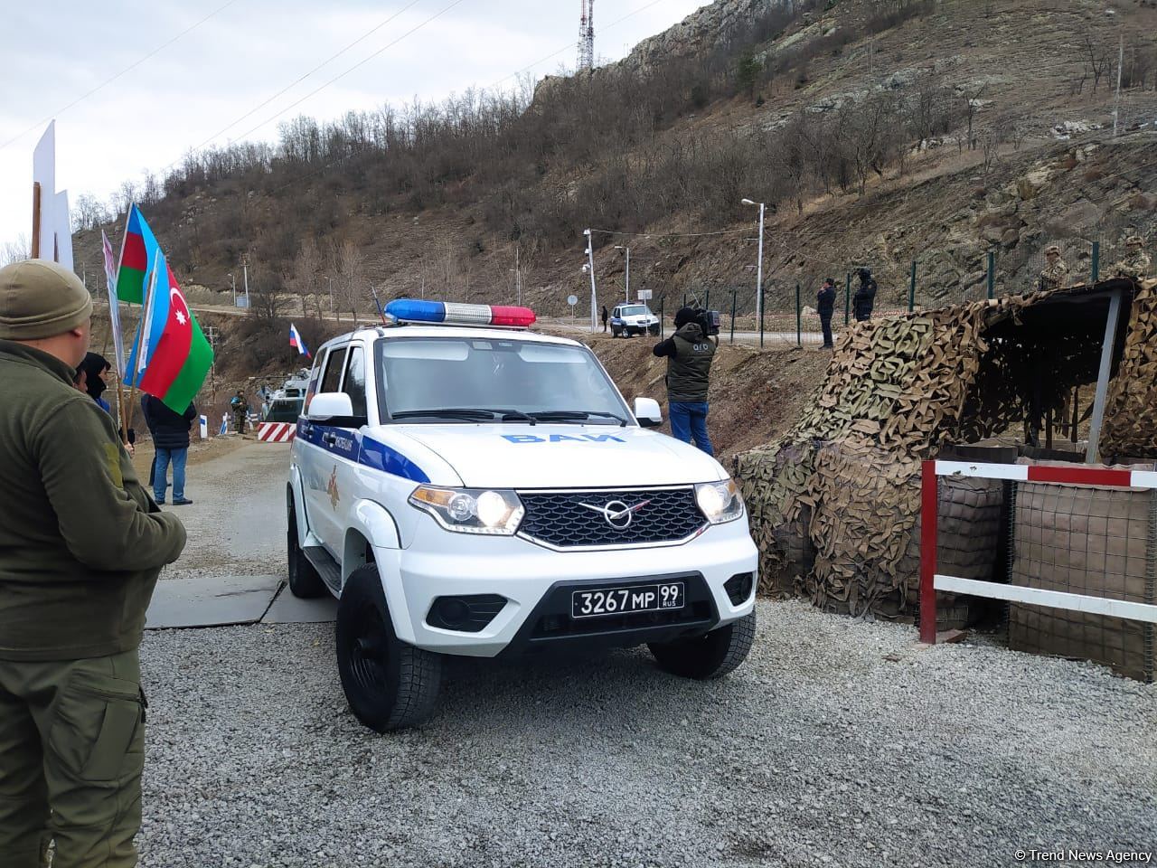 По Лачинской дороге беспрепятственно проехала очередная автоколонна миротворцев (ФОТО)