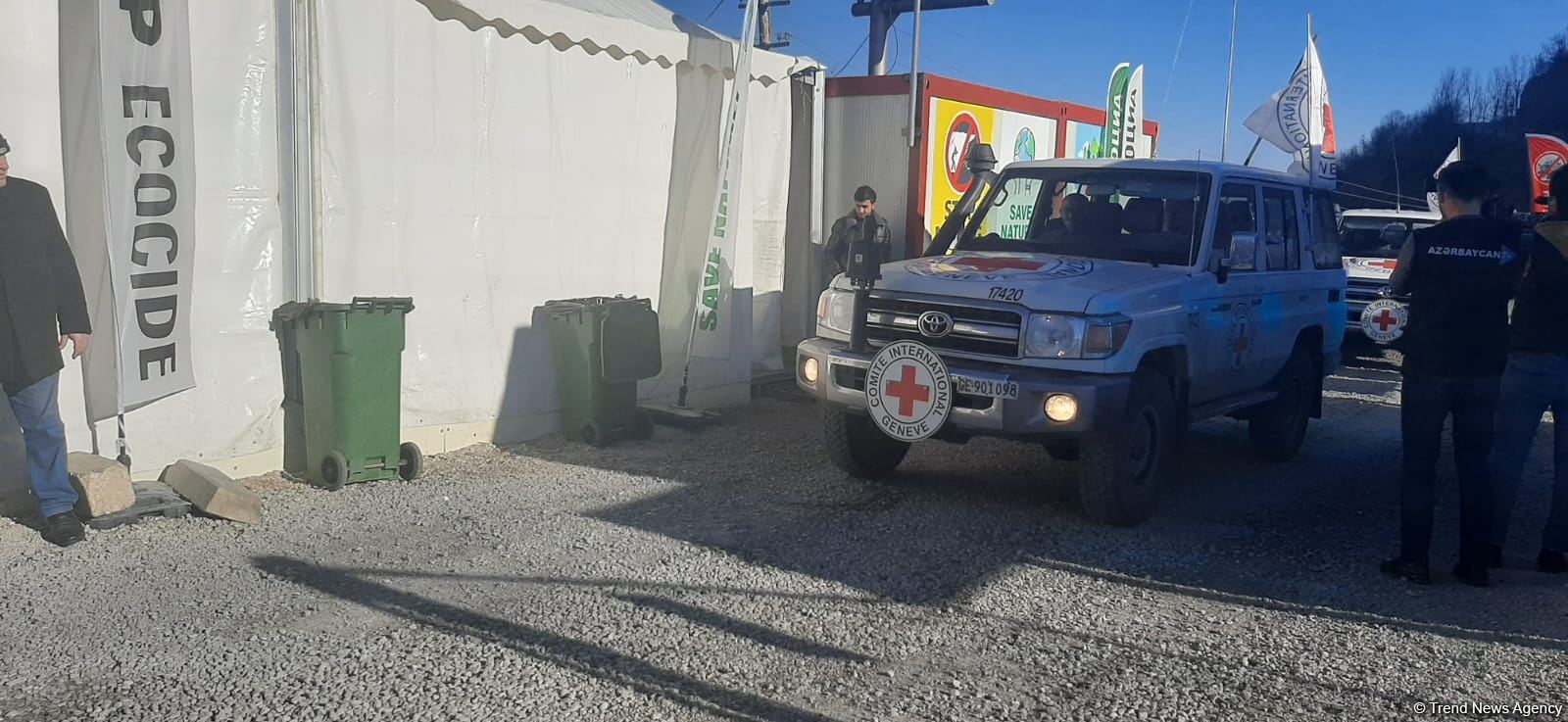 По Лачинской дороге беспрепятственно проехала колонна МККК (ФОТО)