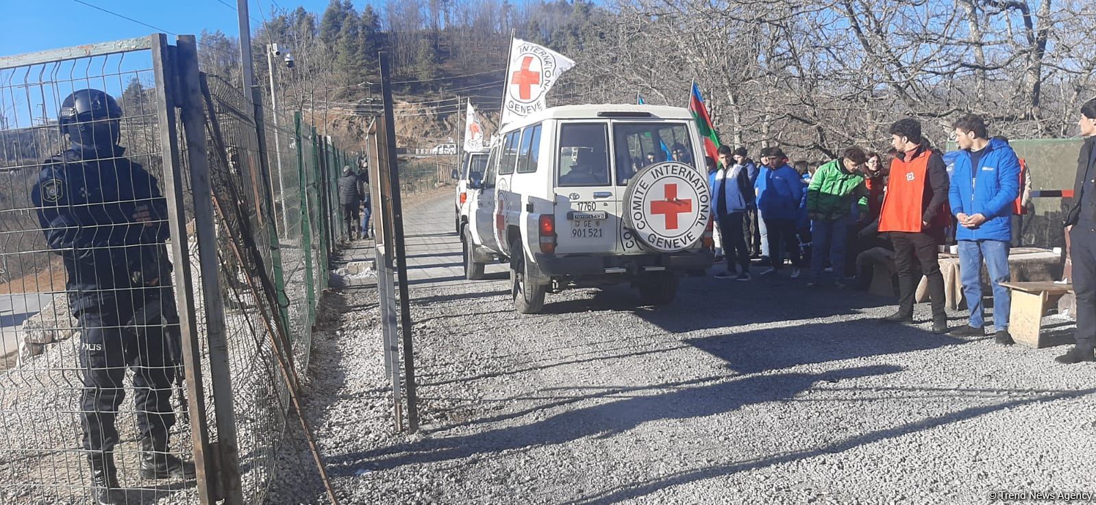 По Лачинской дороге беспрепятственно проехала колонна МККК (ФОТО)