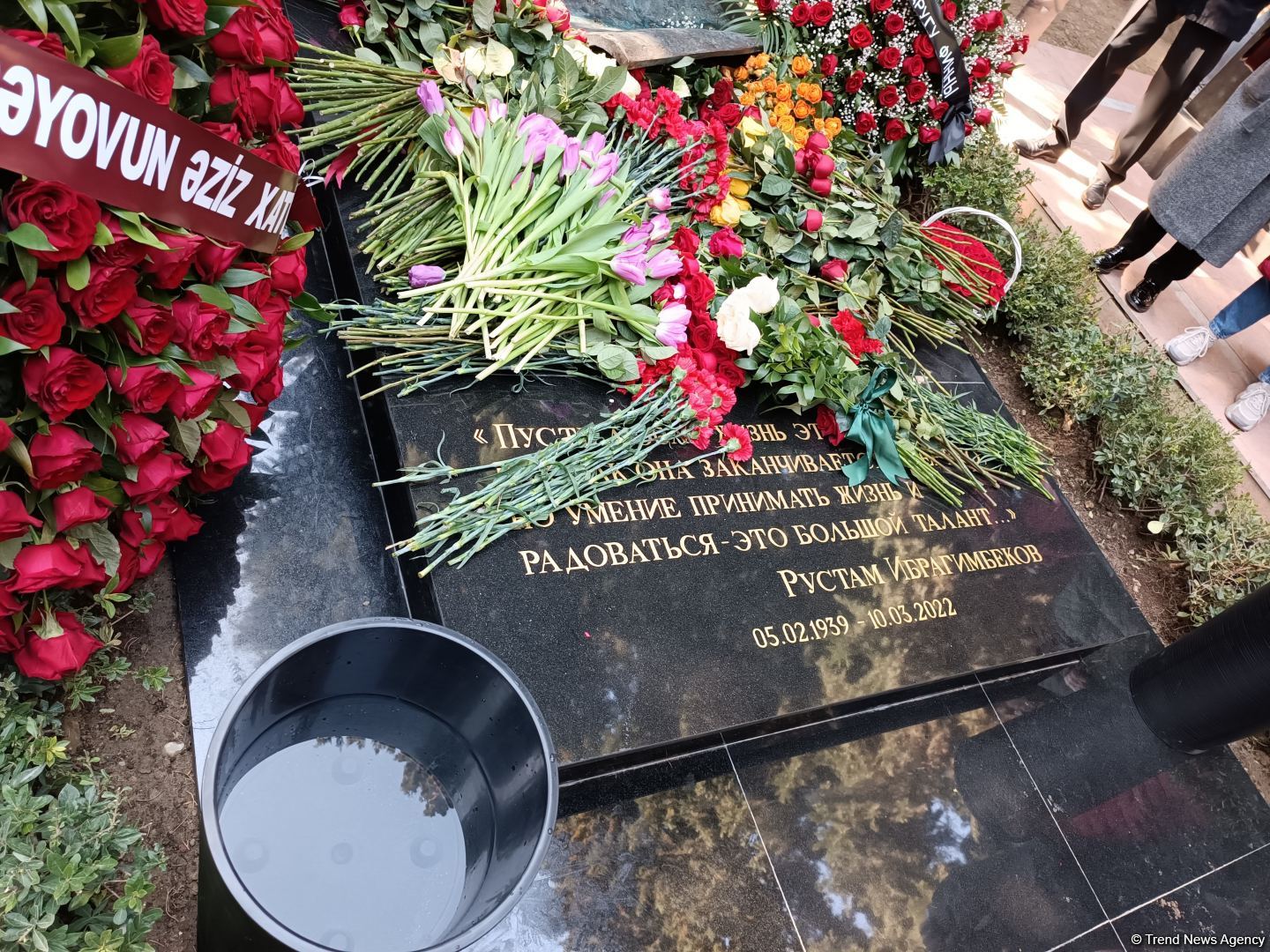 Рустам Ибрагимбеков и его Вселенная - Фатима и Фуад Ибрагимбековы о памятнике Мастеру (ФОТО)