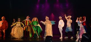 По чудесным ступеням - один день в азербайджанском театре (ФОТО)