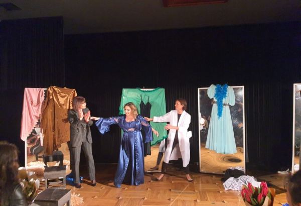 "Манекен" в Баку – история одинокой актрисы (ФОТО)