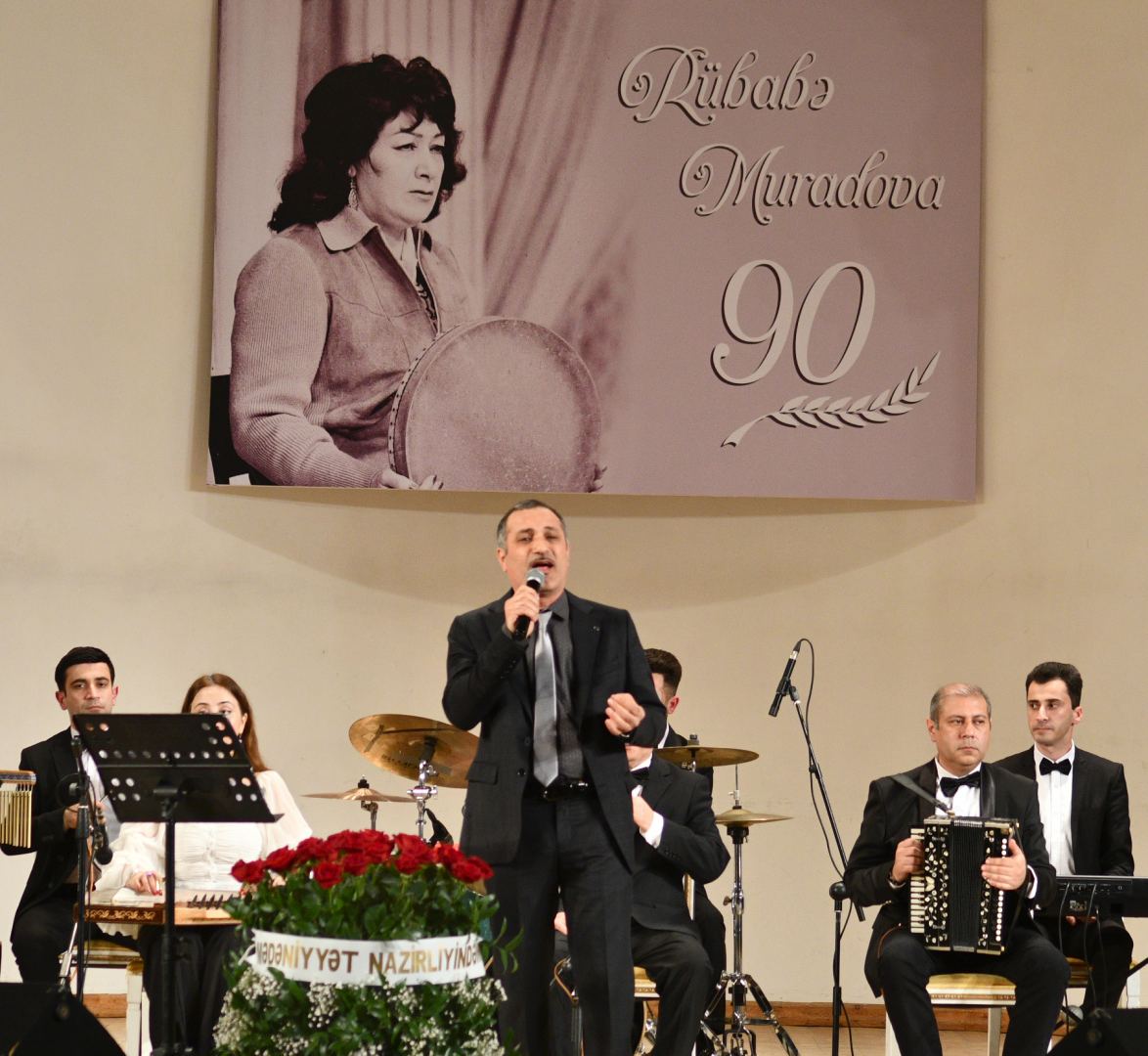 В Баку отметили 90-летие Рубабы Мурадовой (ФОТО)