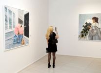 В работах Нигяр Хельми вы не увидите лиц женщин - зрители сами "рисуют" их в воображении (ФОТО)