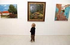 В работах Нигяр Хельми вы не увидите лиц женщин - зрители сами "рисуют" их в воображении (ФОТО)