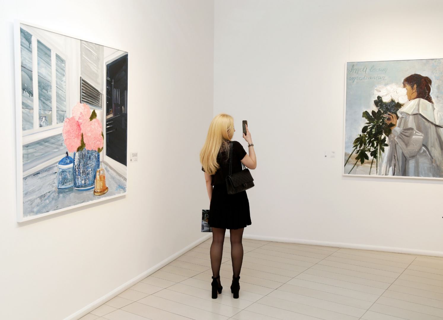 В работах Нигяр Хельми вы не увидите лиц женщин - зрители сами "рисуют" их в воображении (ФОТО)